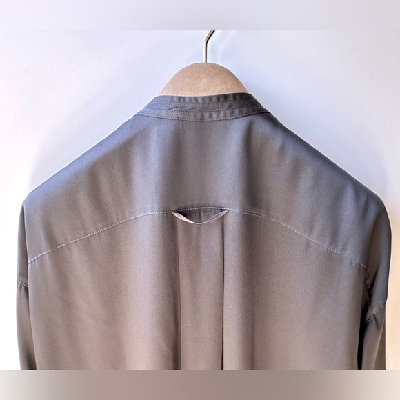 EUC Vince V-neck Stretch-Silk Satin Blouse in Mineral (gray), Relaxed Fit, S - Picture 11 of 16